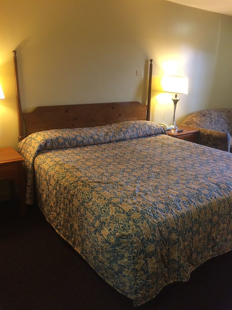 Mcclellan Inn Anniston Extérieur photo