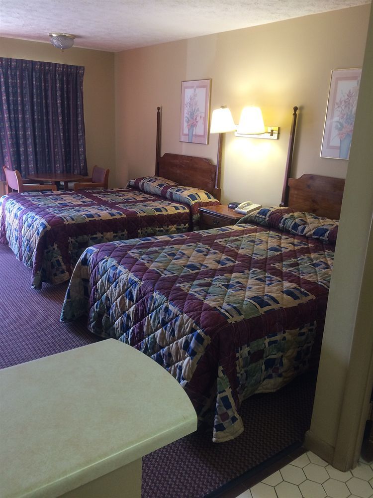 Mcclellan Inn Anniston Extérieur photo
