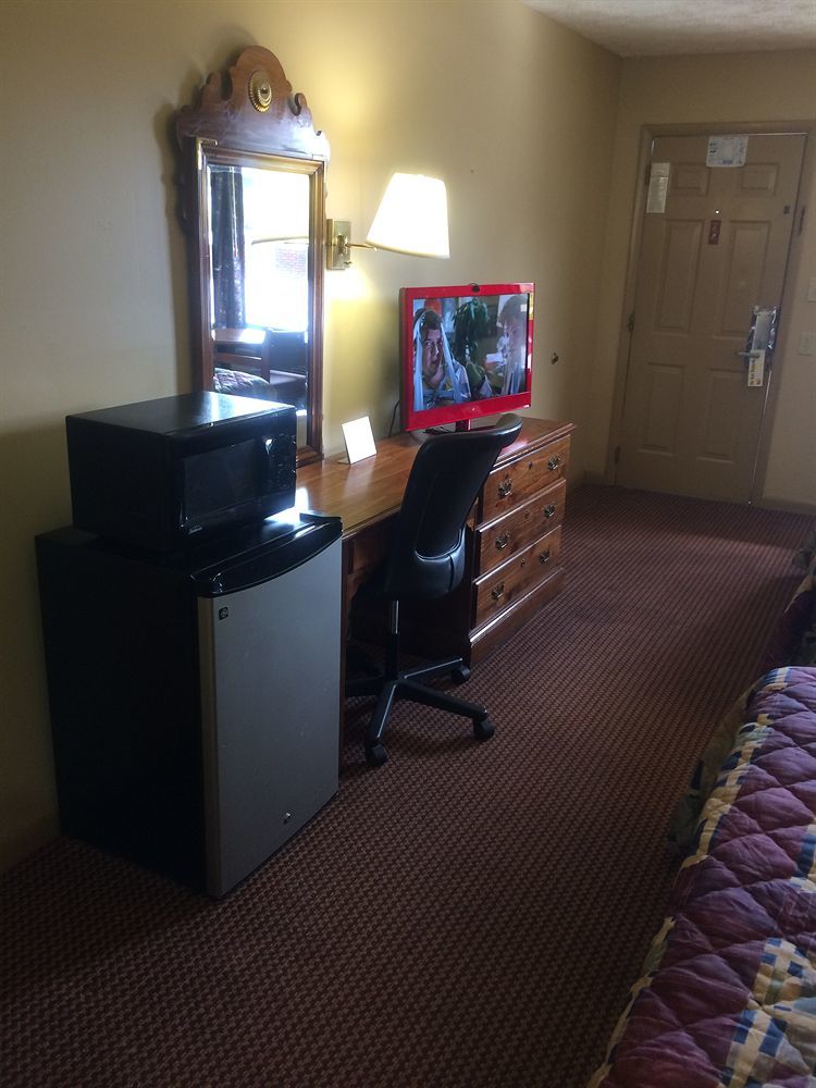 Mcclellan Inn Anniston Extérieur photo