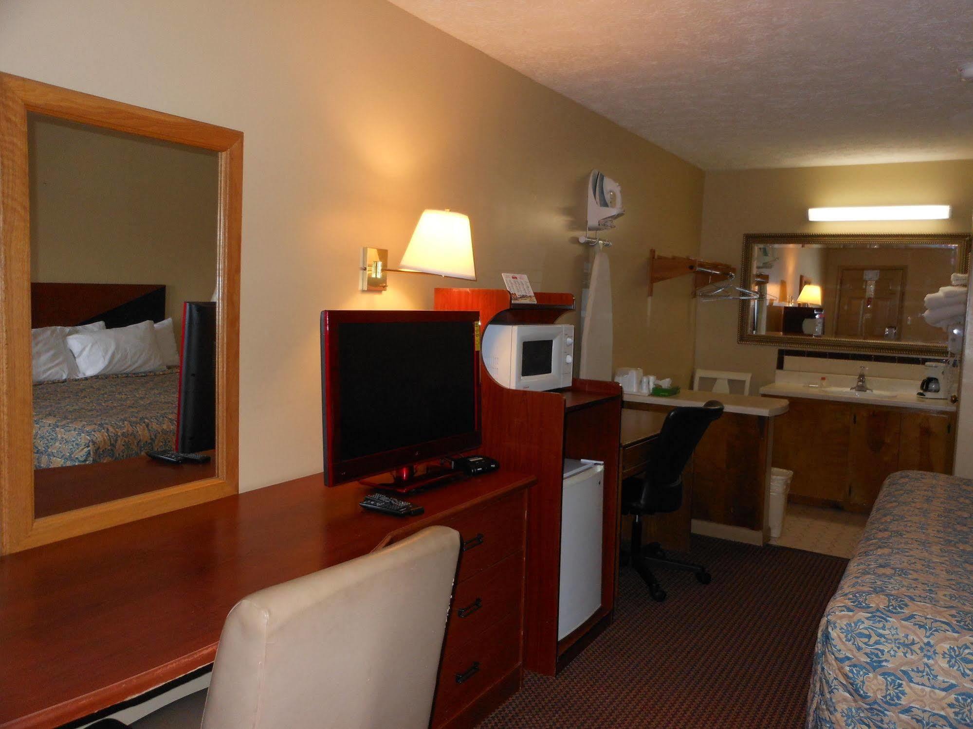 Mcclellan Inn Anniston Extérieur photo