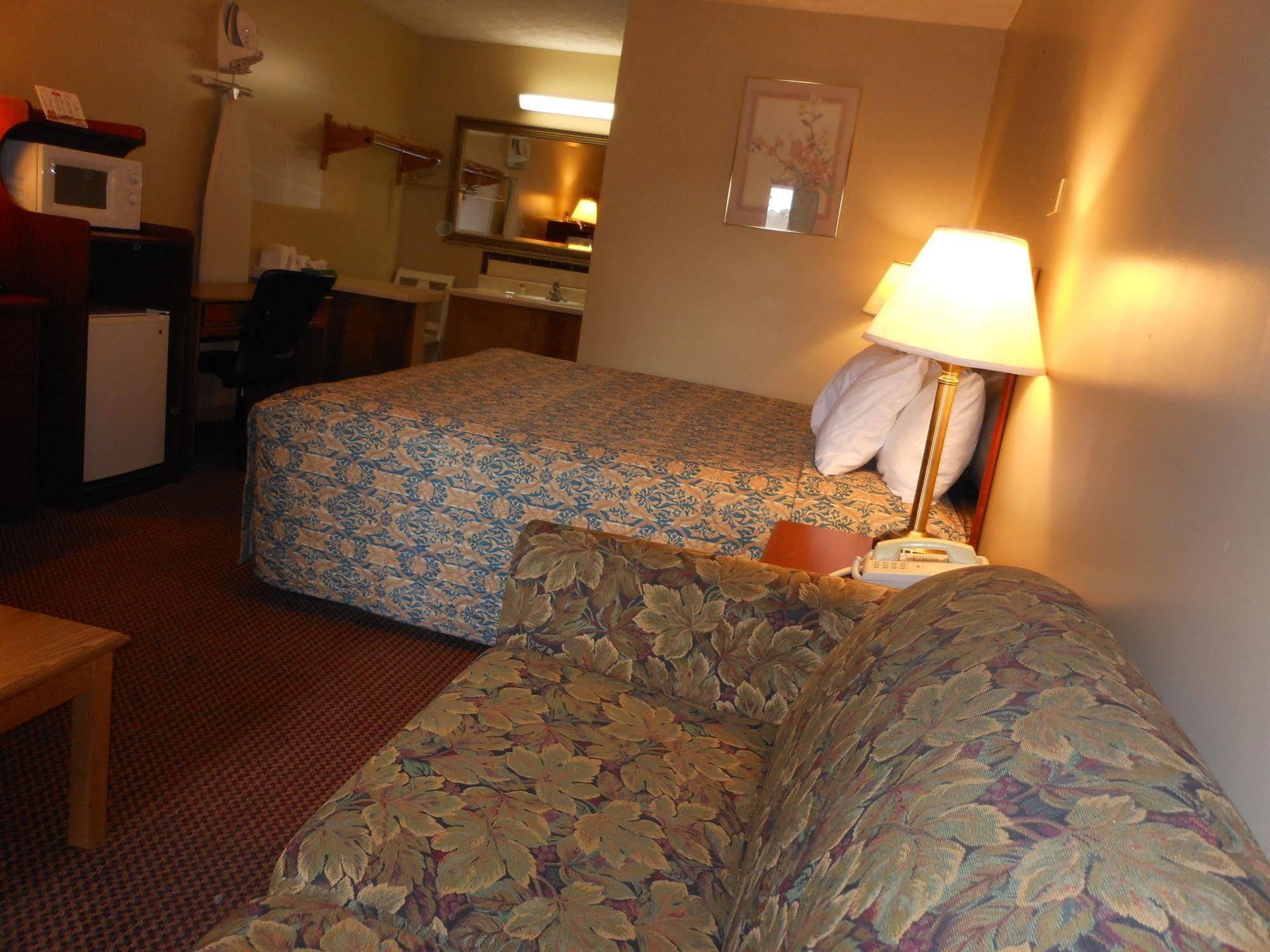 Mcclellan Inn Anniston Extérieur photo