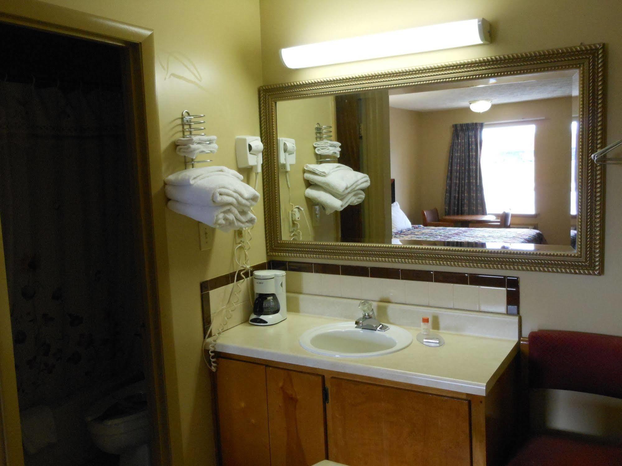 Mcclellan Inn Anniston Extérieur photo