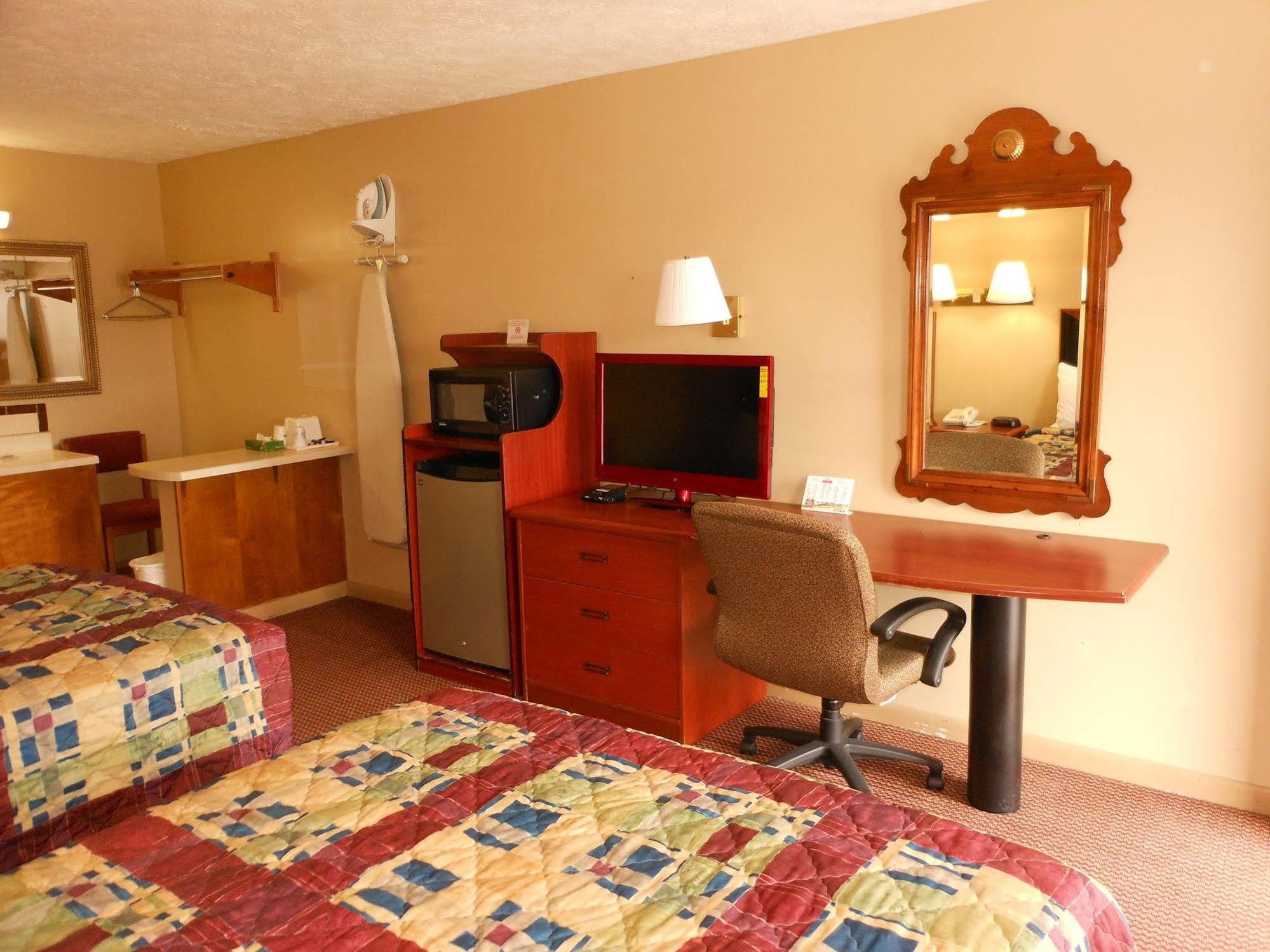 Mcclellan Inn Anniston Extérieur photo