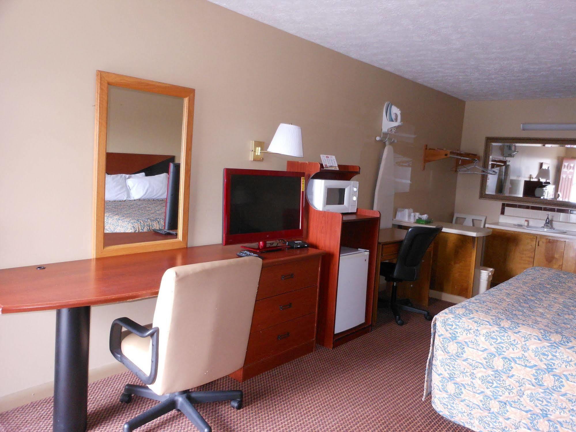 Mcclellan Inn Anniston Extérieur photo